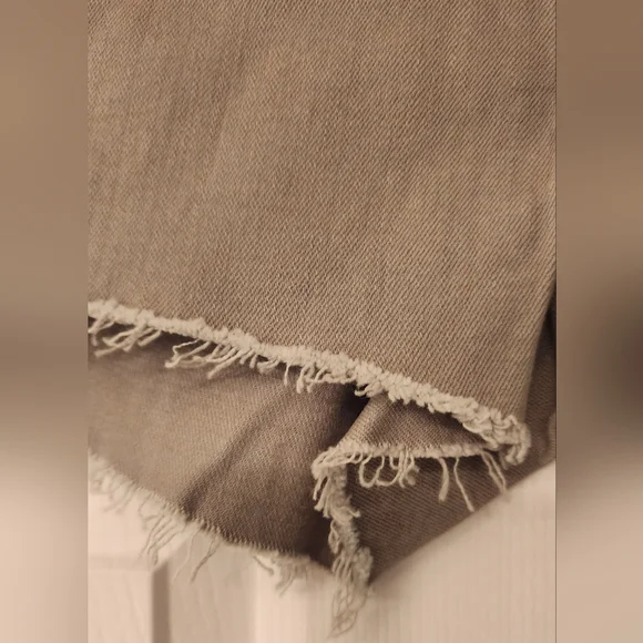 L'AGENCE Ryland Short shorts in marsh green size 25 - Picture 9 of 13